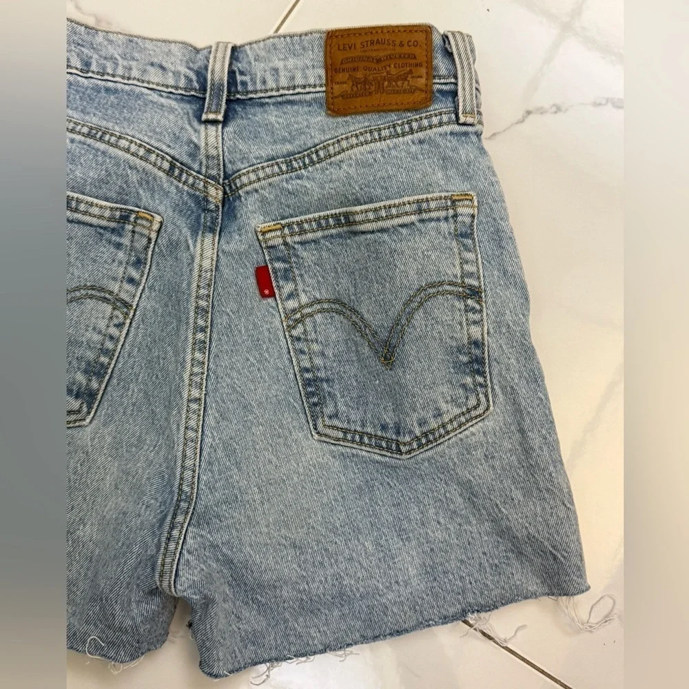 Levi's High-Rise Straight Light Blue Jeans Size 25
